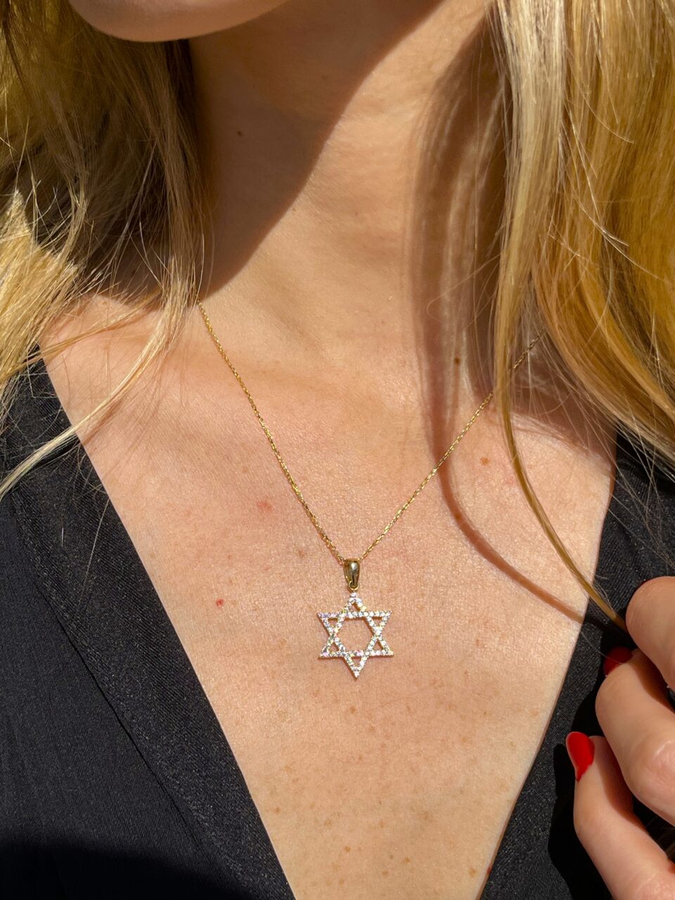 שרשרת ותליון מגן דוד משובץ זרקונים. זהב 14 קראט